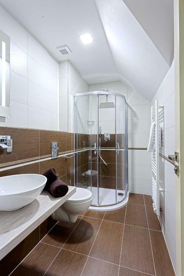 Snekolend Hotel โรกีนีซ นัด ยีเซอโร ภายนอก รูปภาพ